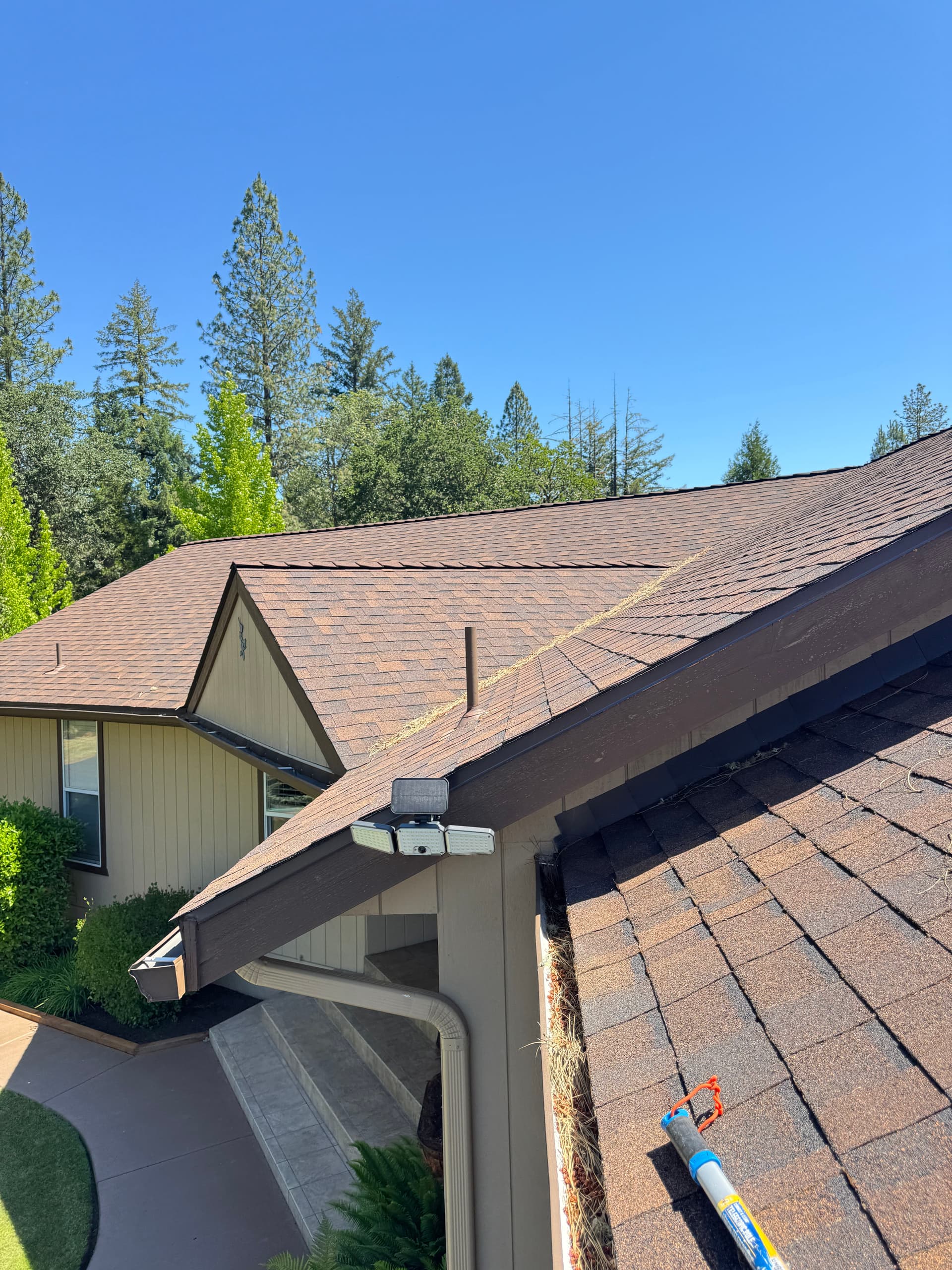 Gallery photos for Roof Moss Treatment and Gutter Cleaning on a House and Shop: Image #3