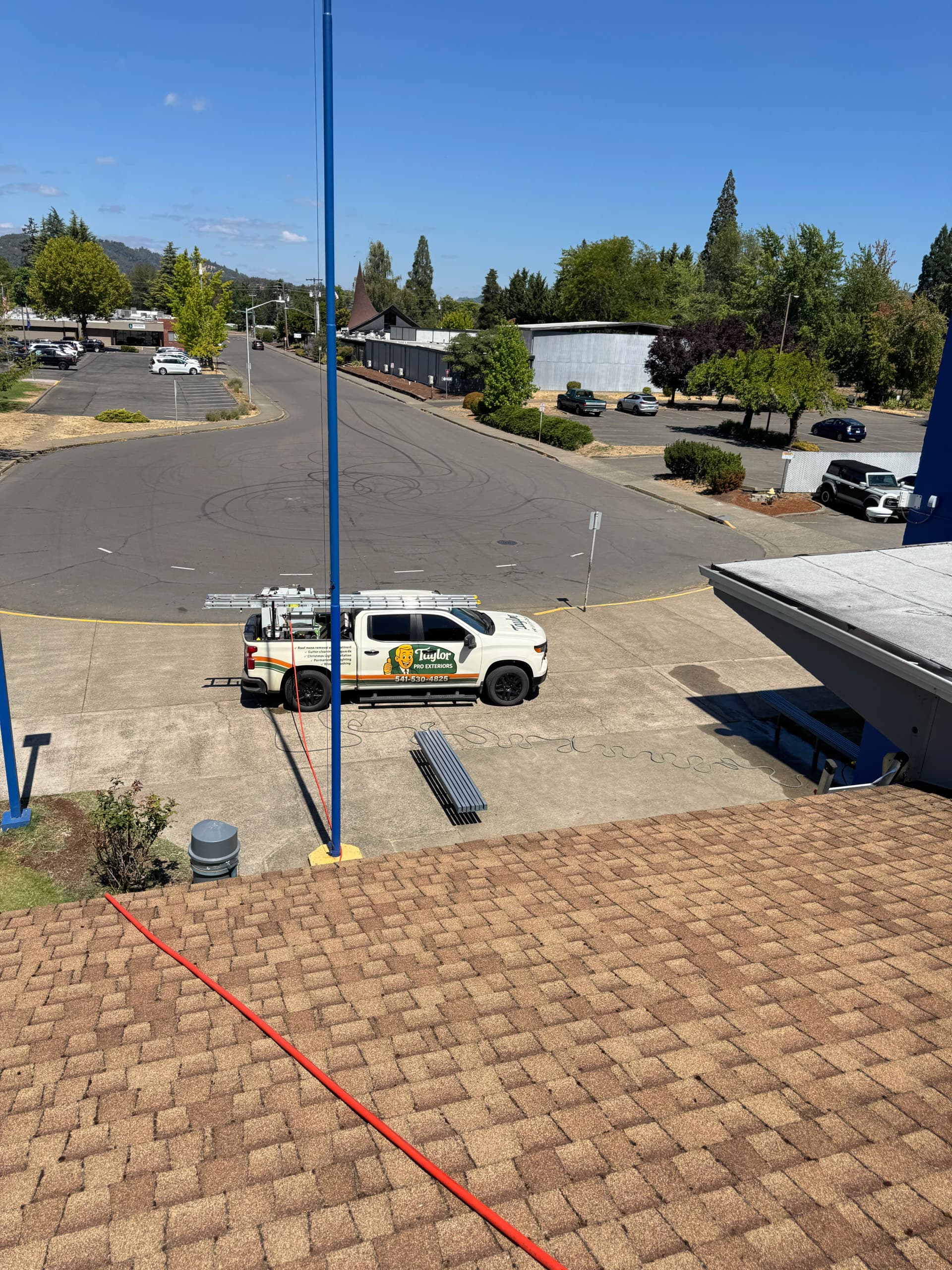 Gallery photos for Fremont Middle School Roof Moss Removal Roseburg Oregon: Image #1