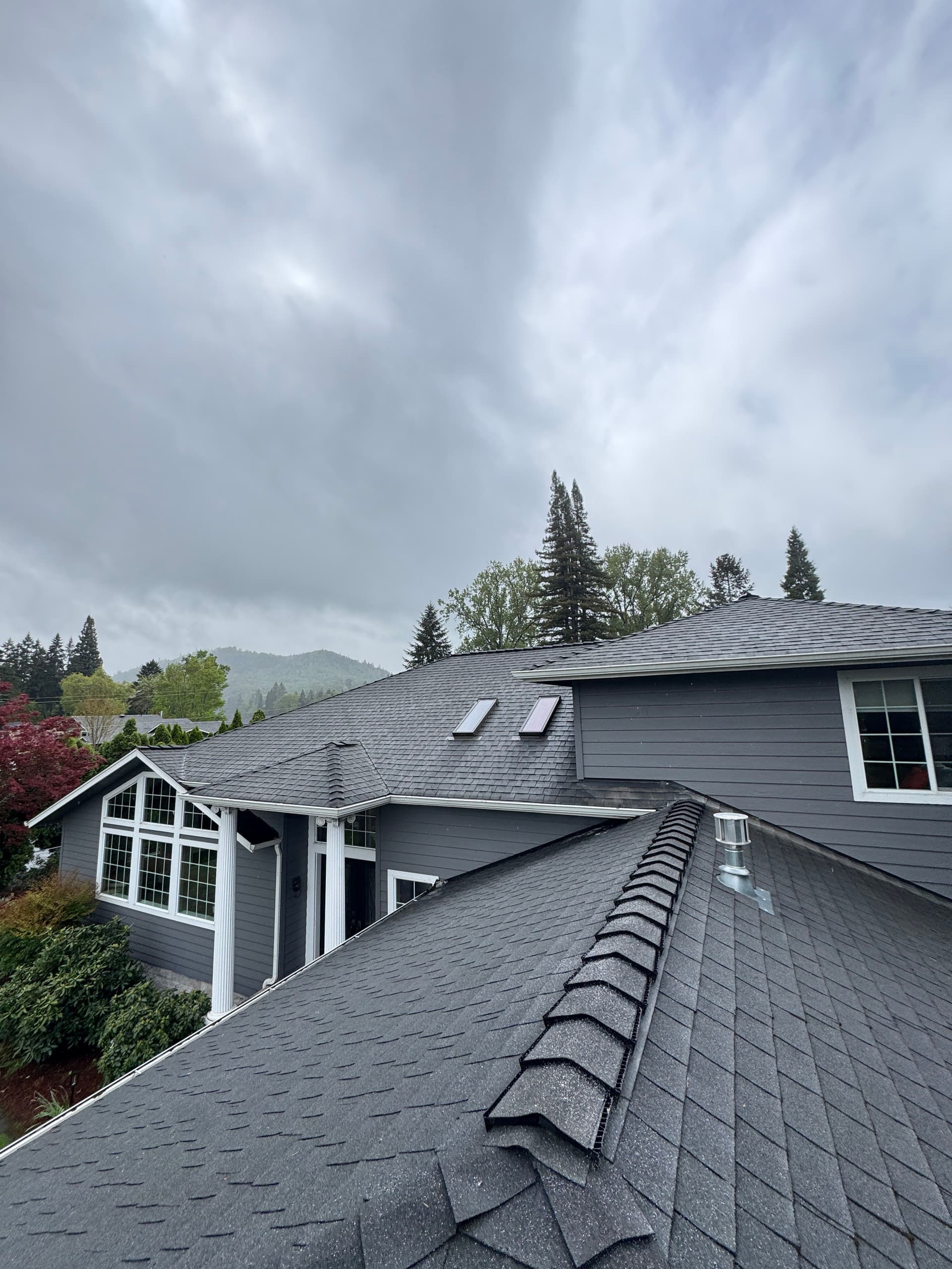 Gallery photos for Roof Moss Removal and Treatment on an Oregon Home: Image #3
