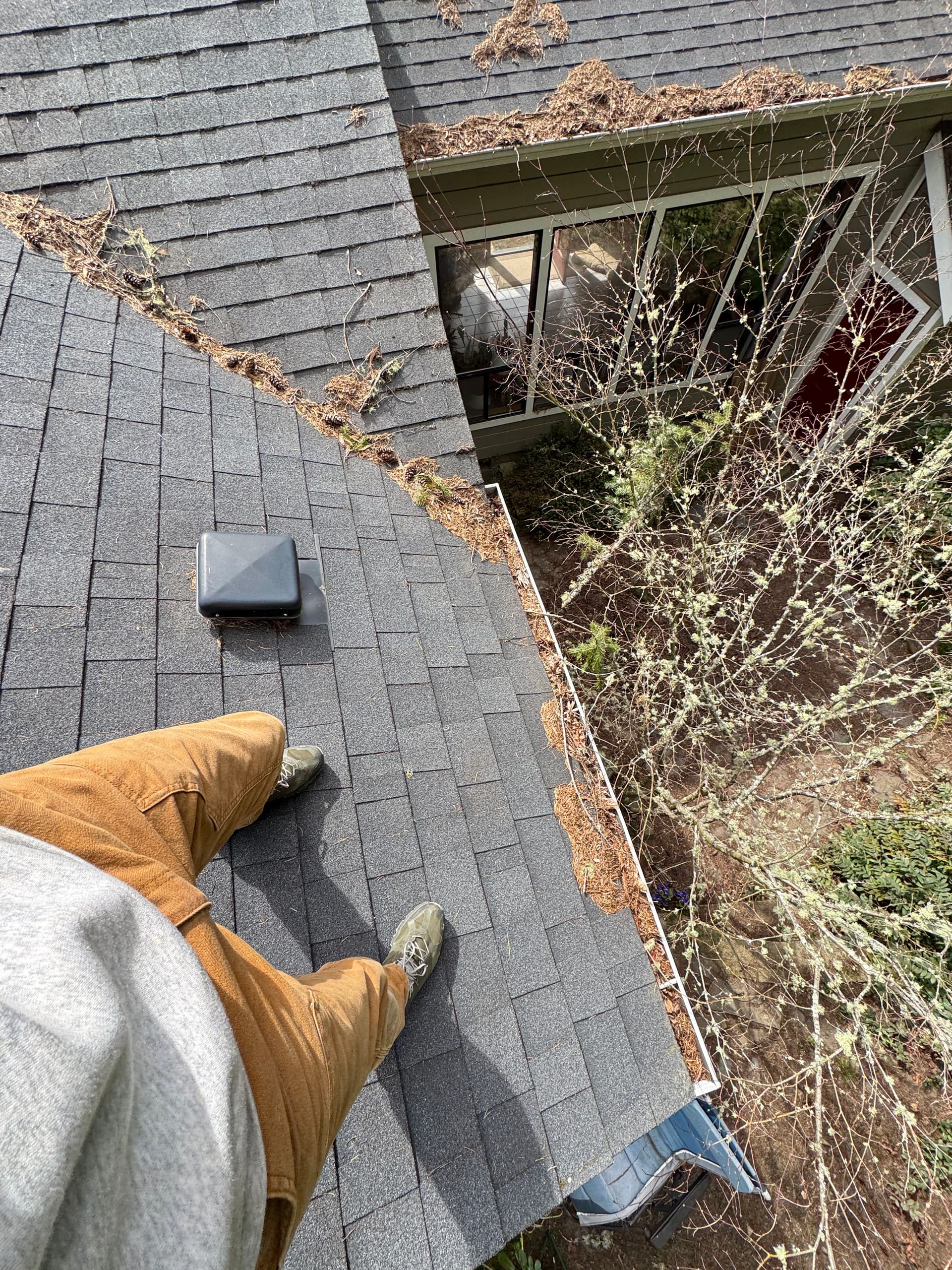 Gallery photos for Roof and Gutter Maintenance in a Scenic Setting: Image #1