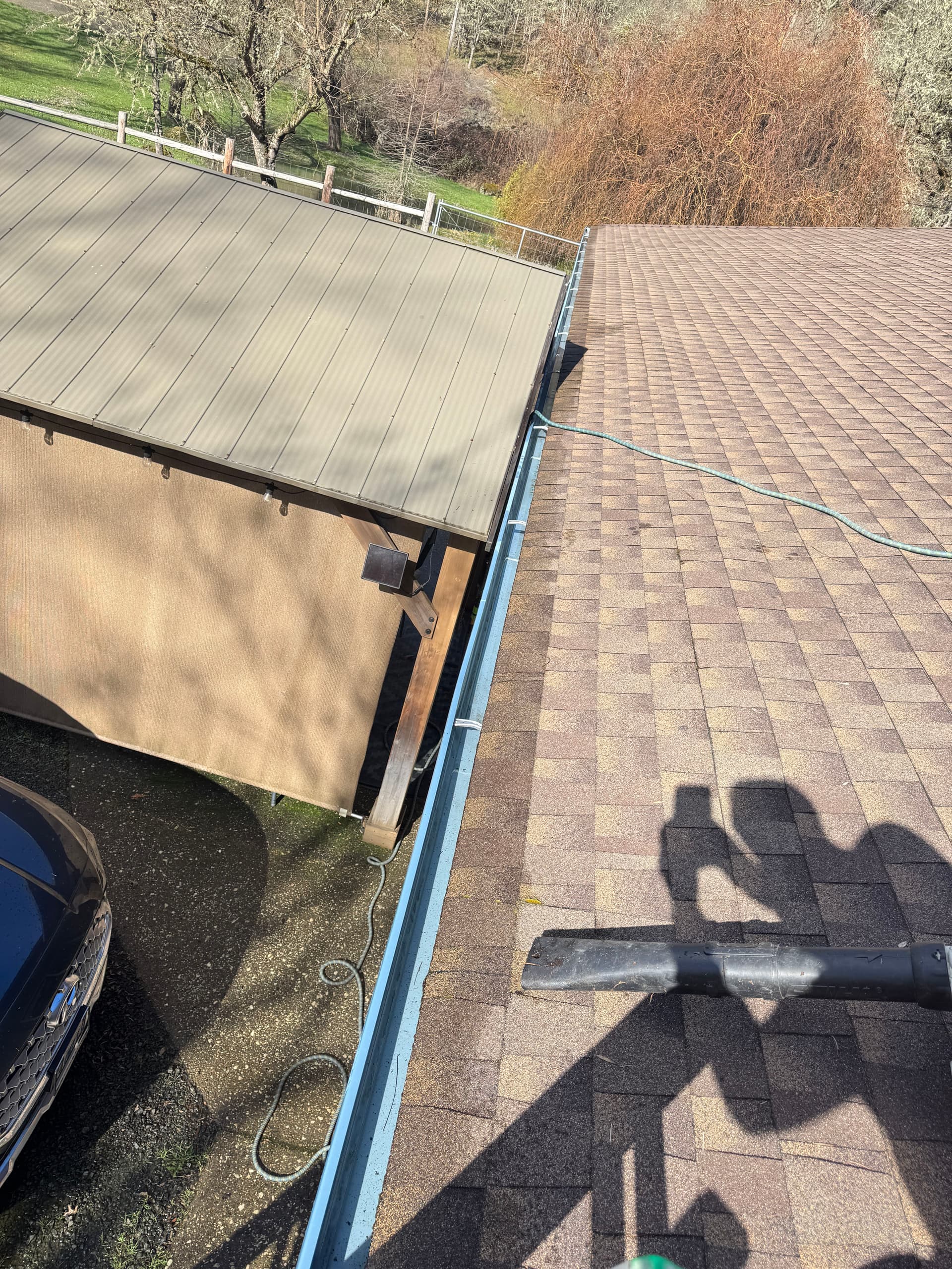 Gallery photos for Comprehensive Roof and Gutter Cleanup: Image #7