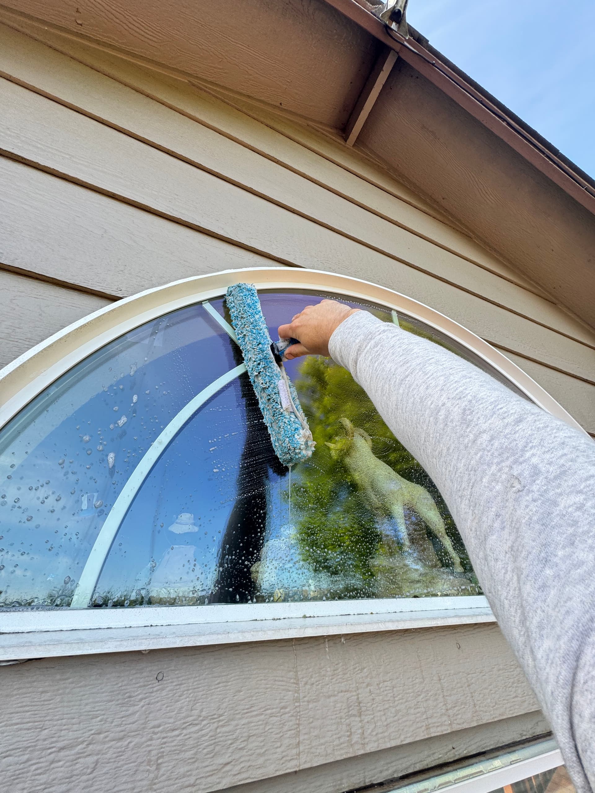 Exterior Window Cleaning That Makes the Glass Shine Again image