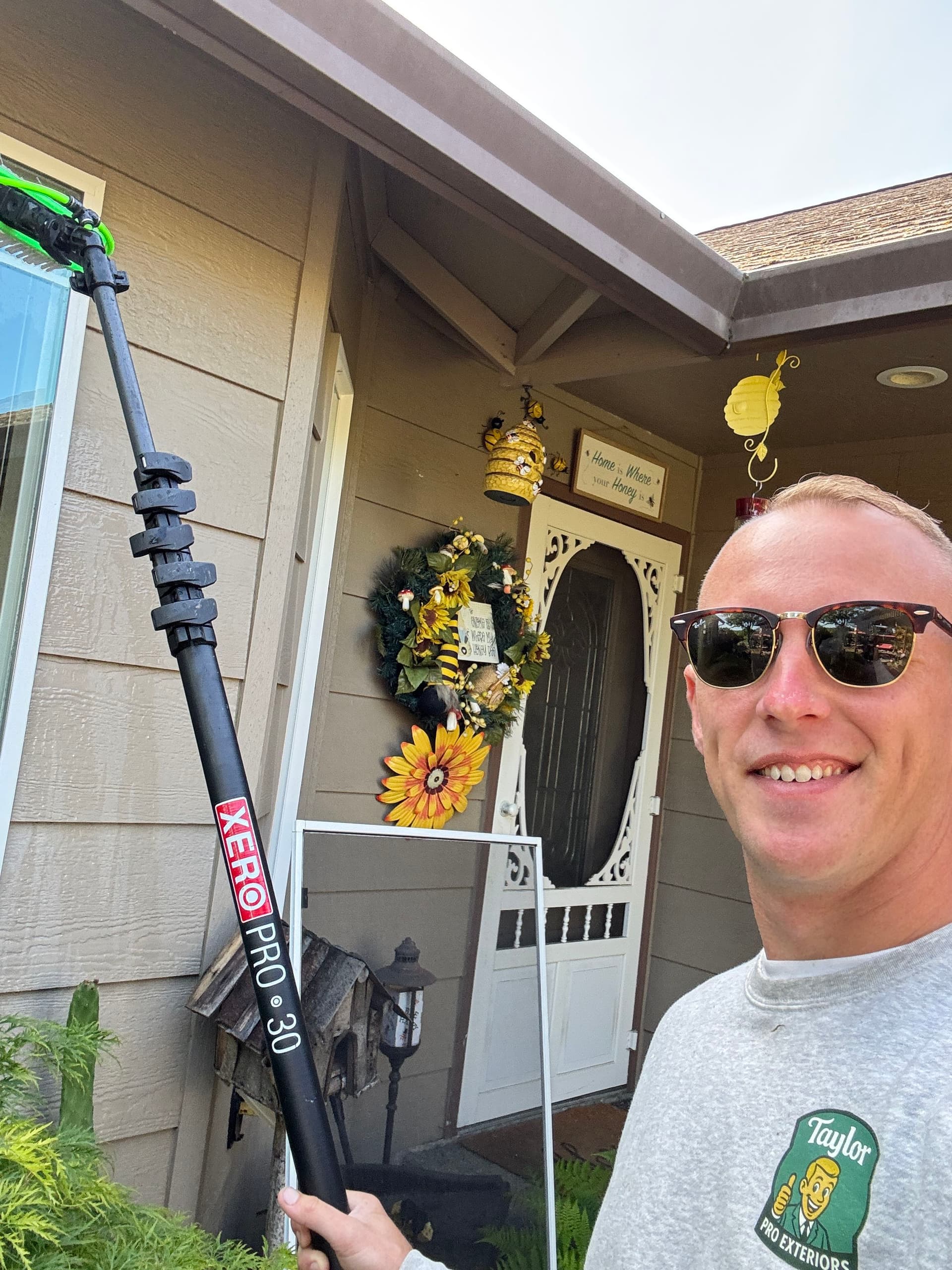 Gallery photos for Exterior Window Cleaning That Makes the Glass Shine Again: Image #1